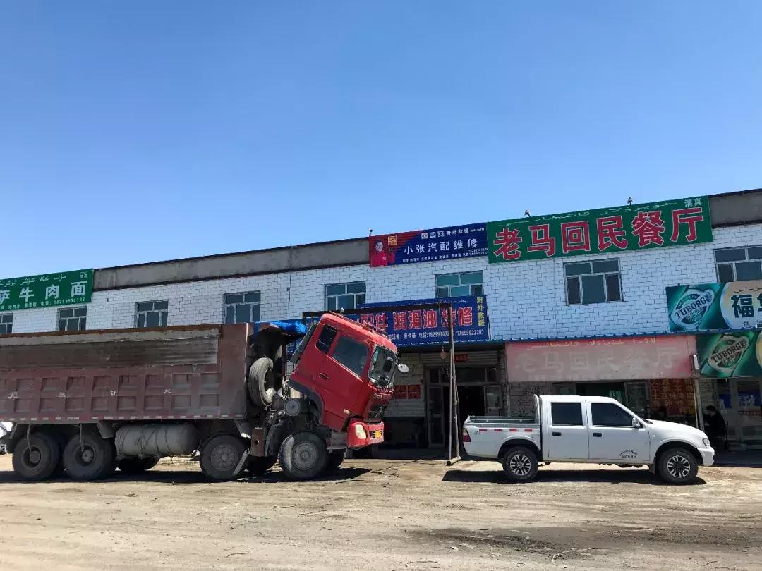 沙漠里把车开到起飞，这才是男人该玩的游戏｜远途心路