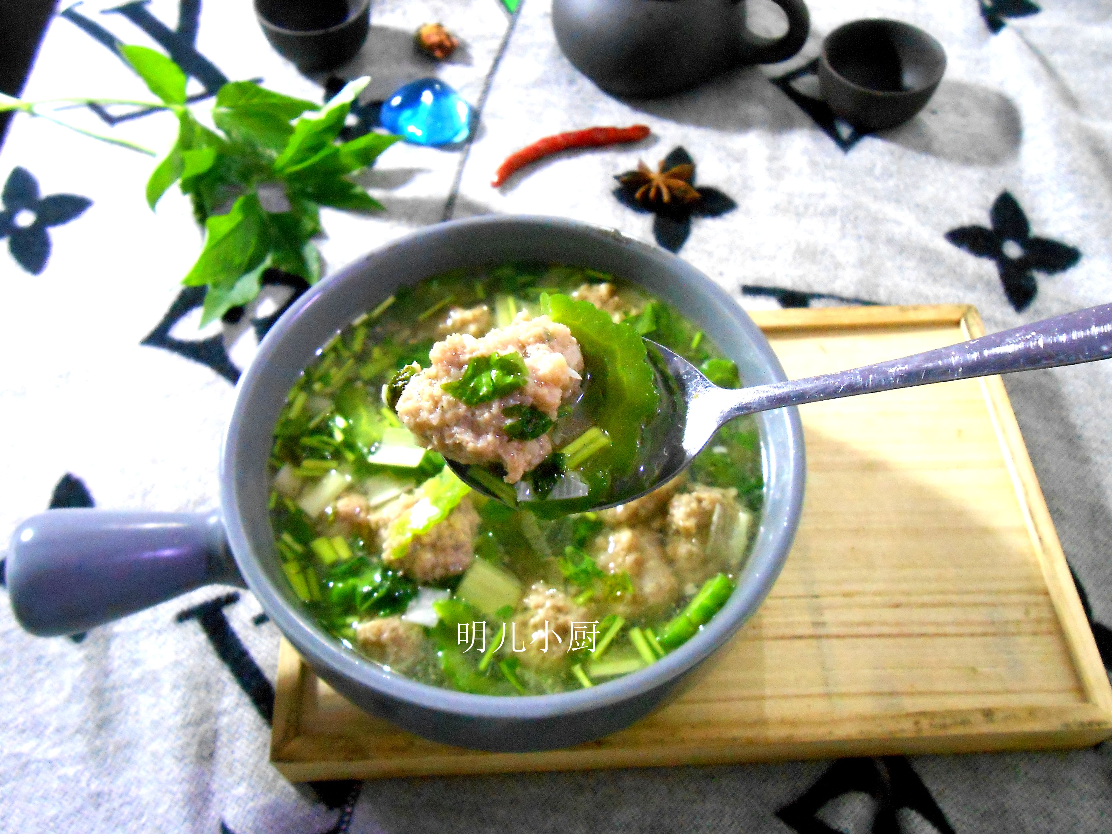 馄饨馅做汤,用馄饨料包做美食
