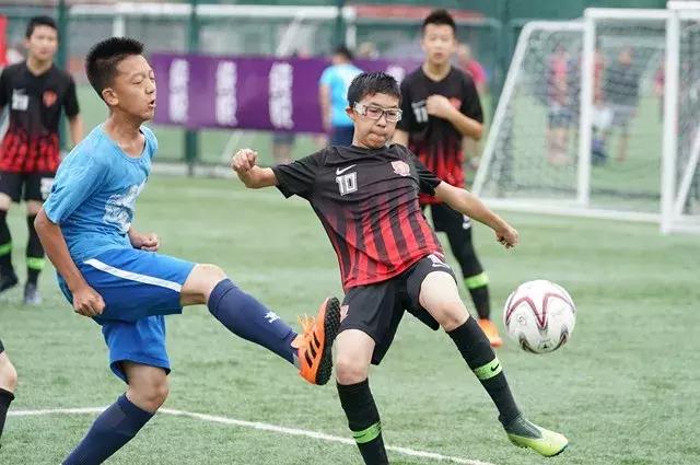 北京百队杯足球赛程多长时间,雨水浇不灭热情