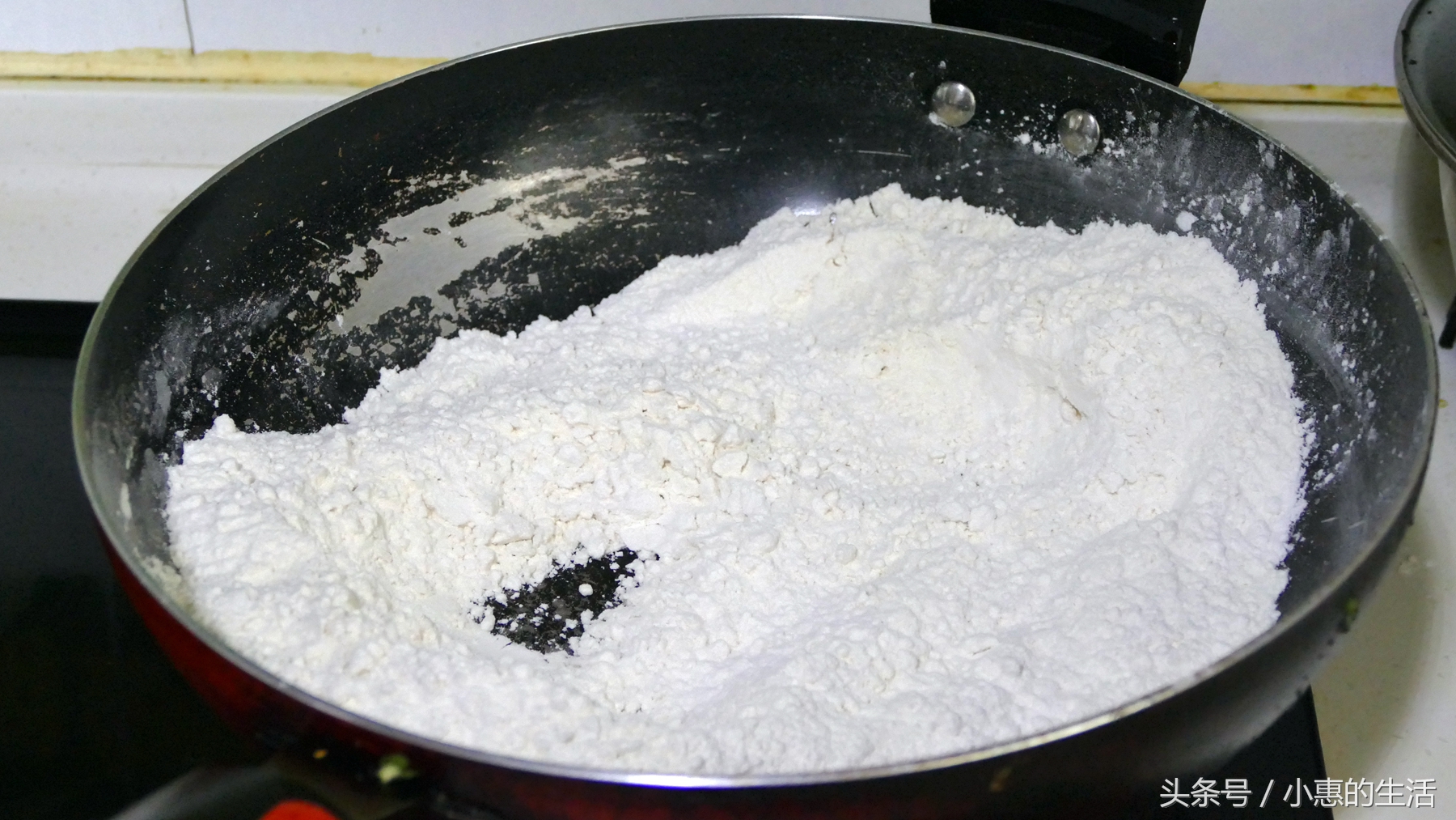 炒面：不用油炒，不加任何调料，开水烫一烫搅一搅就可以吃