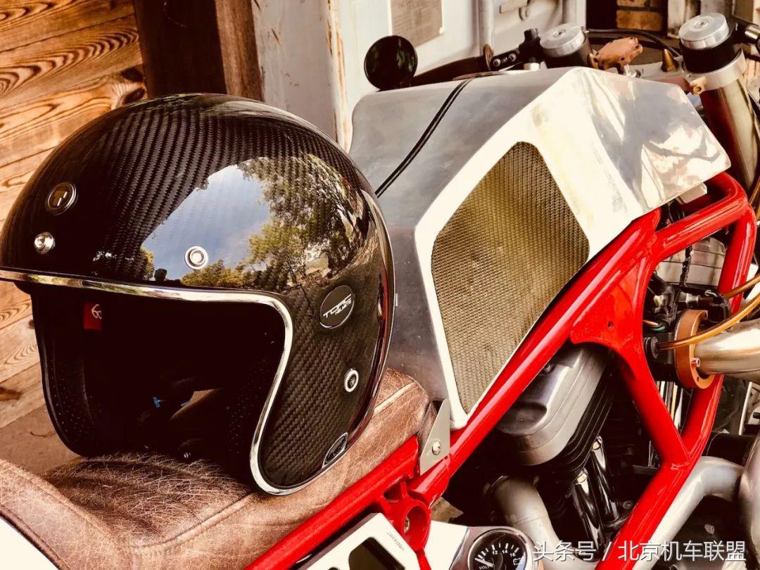 TORC碳纤复古盔确实有点不一样、材质、做工都不错、颜值也可以