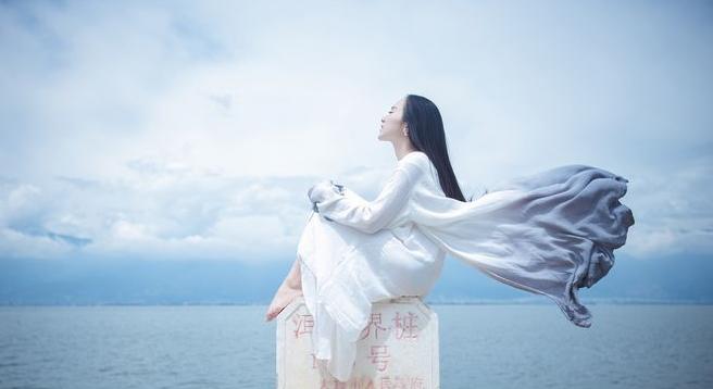 你这是在给小妈打抱不平吗？分享一下你上她的感觉吧，是不是很爽