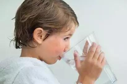 小孩反复扁桃体发炎发烧要切除吗,小孩经常扁桃体发炎发烧能切除吗