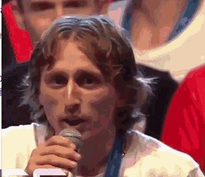 战机护航直播,克罗地亚首都数万球迷狂欢庆祝