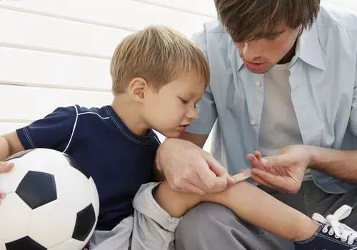 夏天被擦伤的伤口正确处理方法,被擦伤了伤口怎么处理最快好