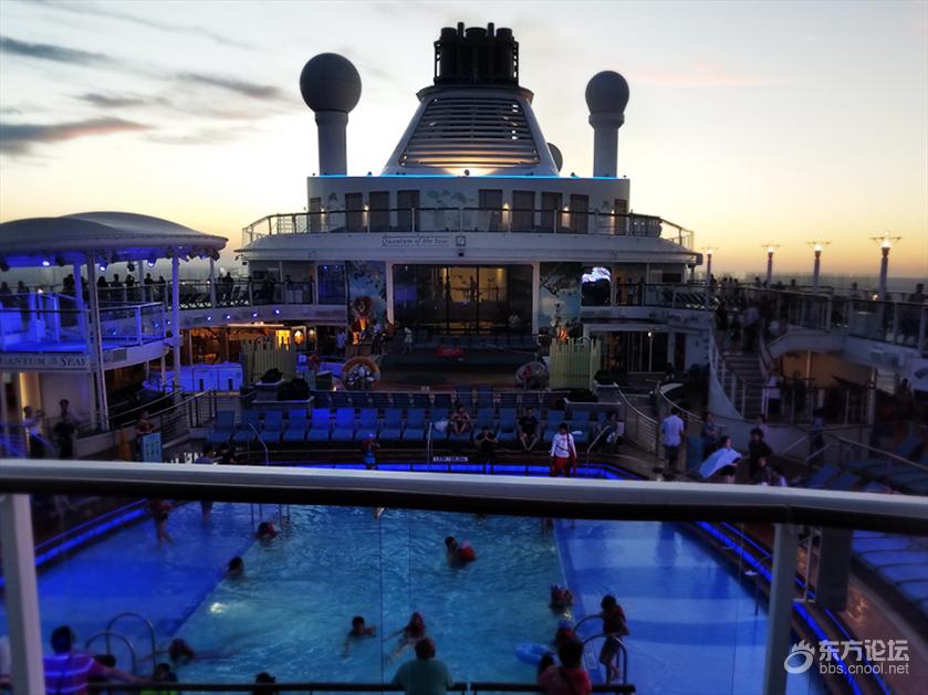 皇家加勒比游轮量子号游记,坐海洋量子号游轮旅游攻略