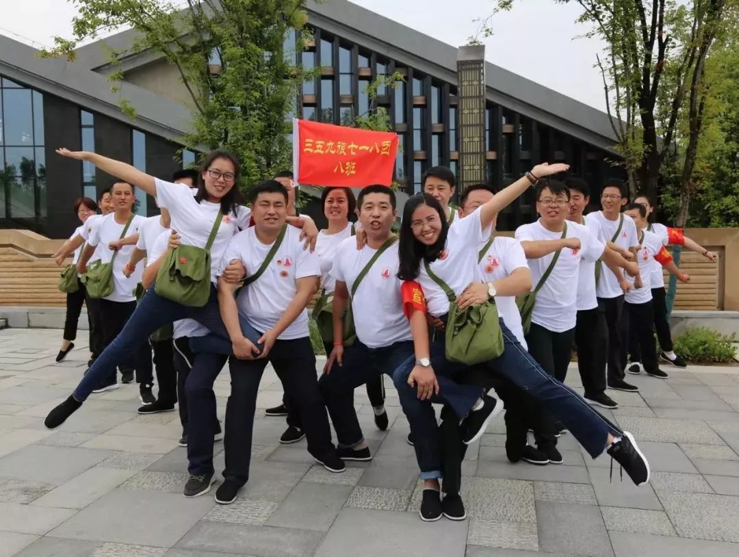 鍏ㄤ綋鍏氬憳璧村欢瀹夌孩鑹查潻鍛芥牴鎹湴,涓冨崄鍚嶅厷鍛橀綈鑱氱孩鑹叉牴鎹湴