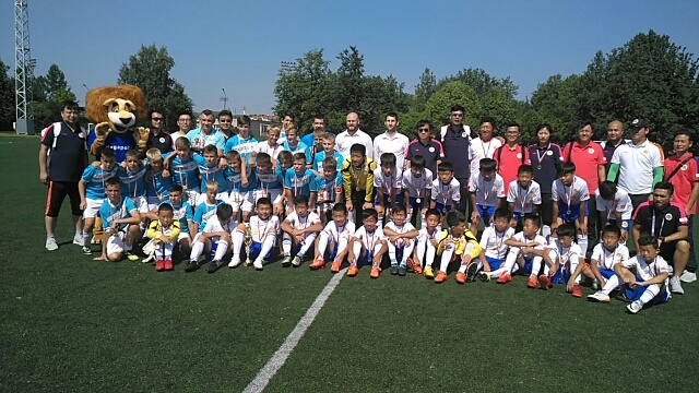 《站在俄罗斯看中国足球》中国健力宝麒麟队俄罗斯之行随笔