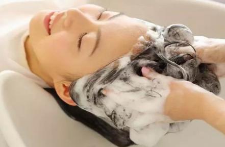 八大妙招轻松告别头皮屑烦恼，让你清爽无屑