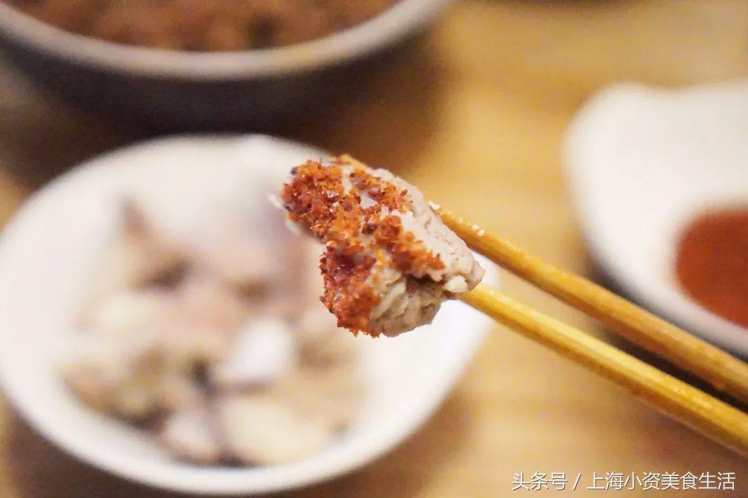 这家藏在南京路步行街背后的西北小馆，竟能把面做得天圆地方！