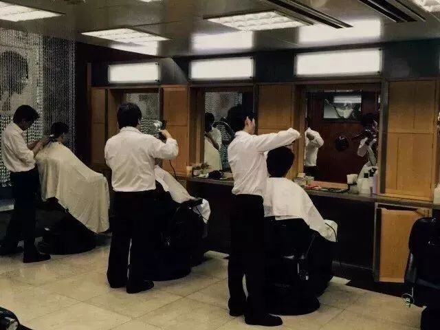 老底子剃头发视频,老底子理发