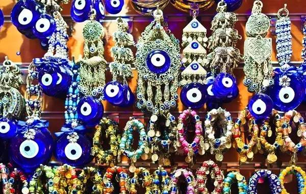 出国旅游千万别贪小便宜,出国游这些禁忌不能碰要谨记