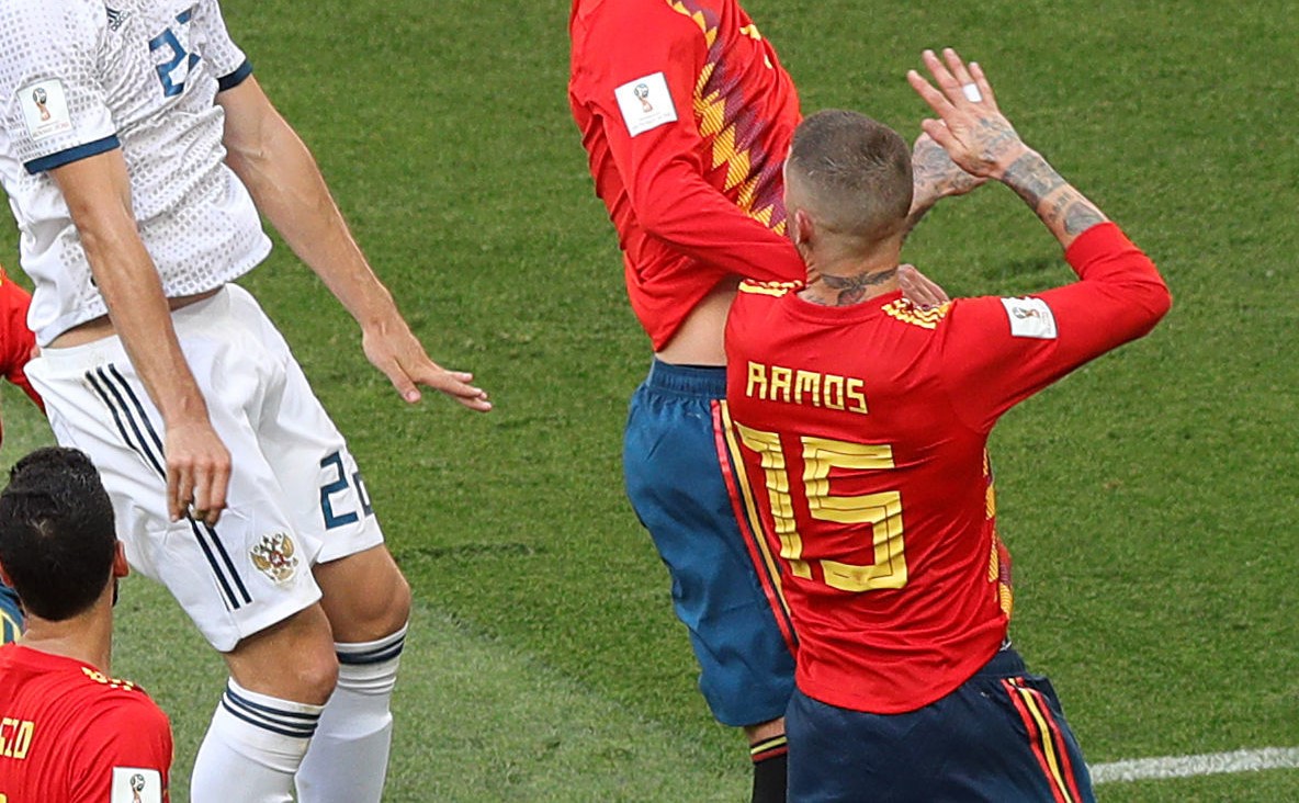 世界杯爆笑瞬间！火星回来的拉莫斯，再也不想和某人看球的外星人