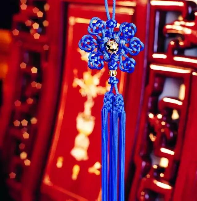 中国结是中国的一种传统而典型,中国结的样式和寓意