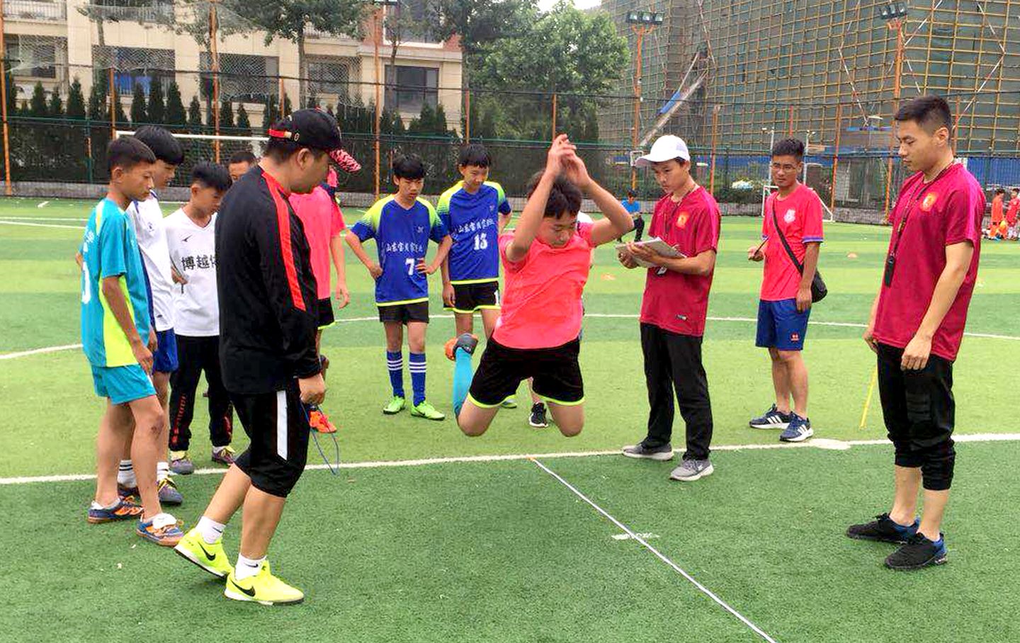 恒大足校免费模式冠绝中国青训,恒大学校足球免费