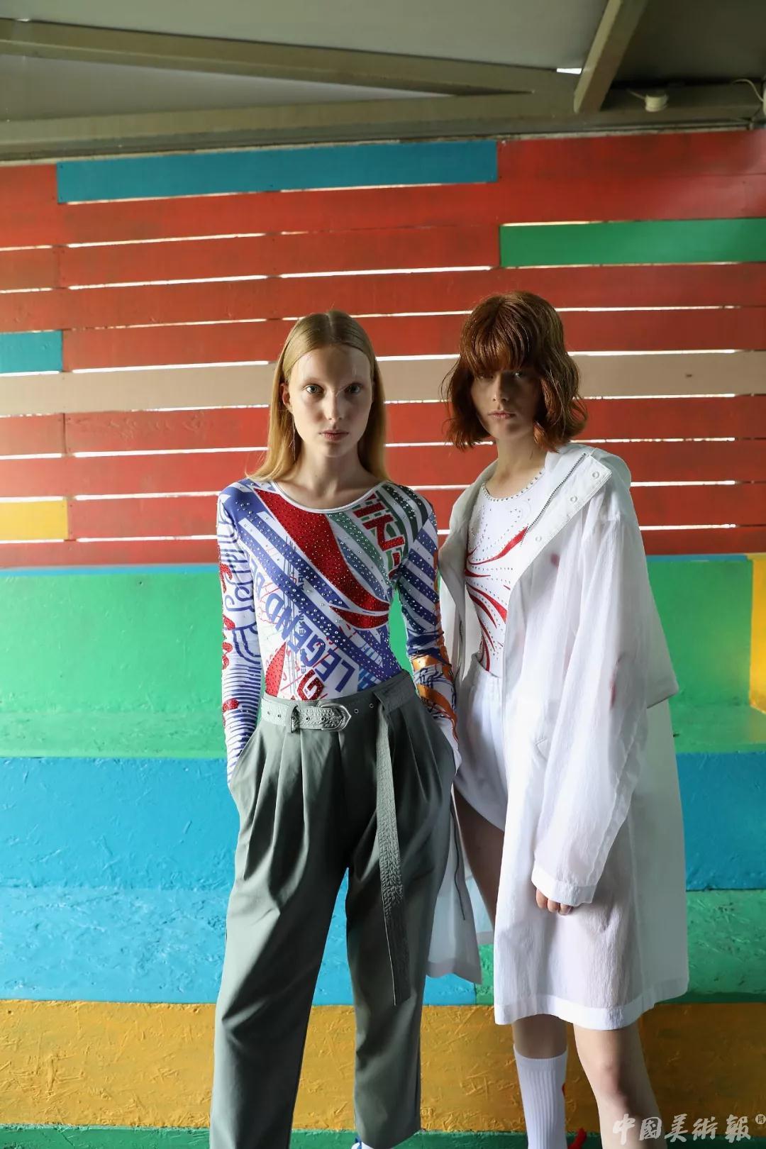 李宁拿大哥大短袖,2018年李宁纽约时装周