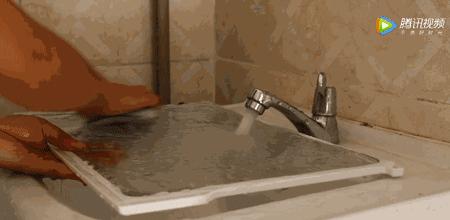 冰箱里放一百元钱有什么作用,冰箱里放钞票妙用