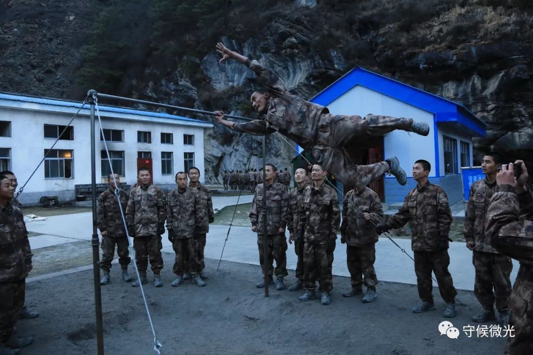 品图：大国末梢的站立者