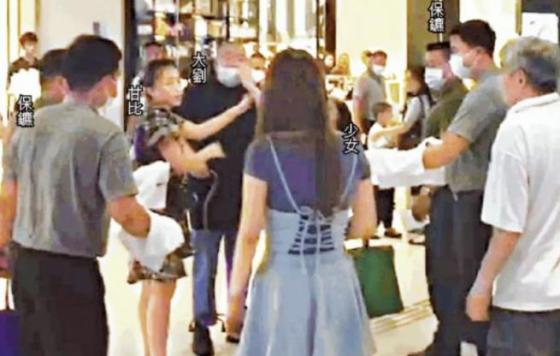 刘銮雄骂路人,刘銮雄商场吵架