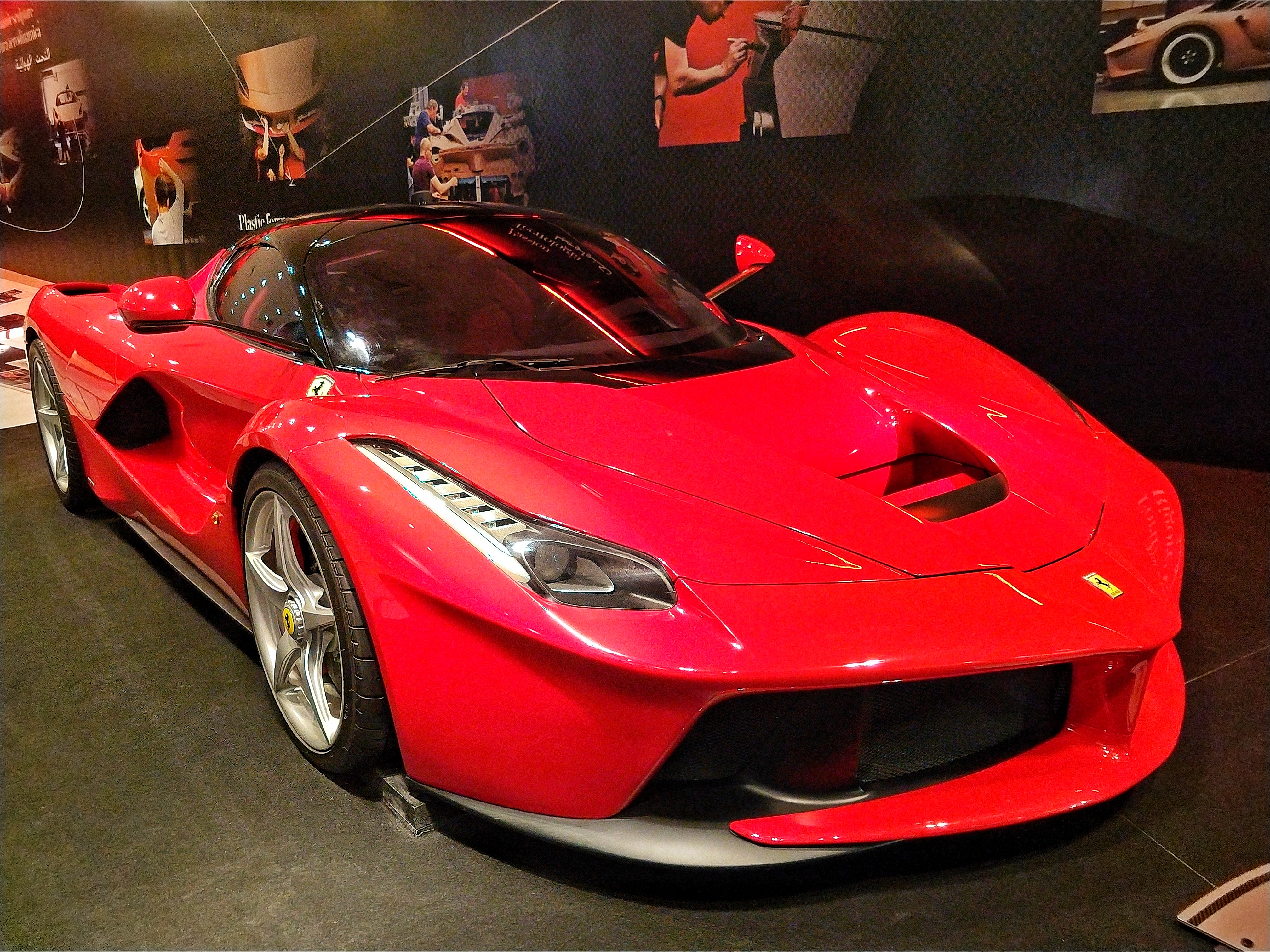 阿联酋法拉利主题公园的特点,阿布扎比法拉利公园图片