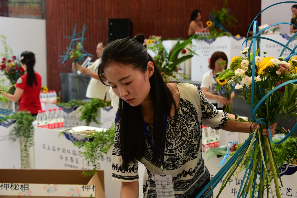 虹桥古玩城举行插花“世界杯”选拔赛