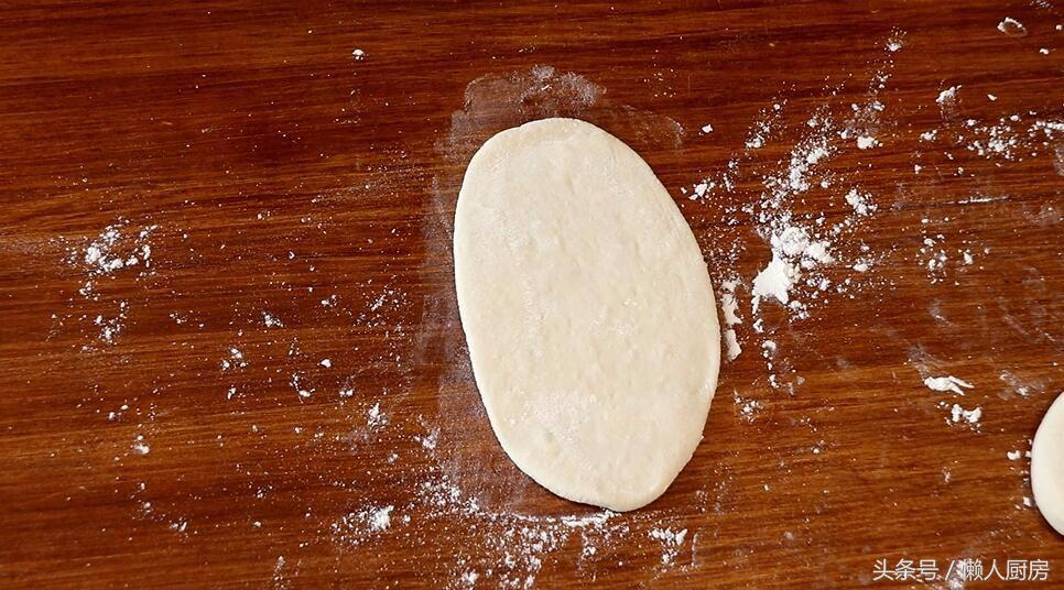 家庭版荷叶饼肉夹馍怎么做,早餐荷叶饼肉夹馍家常做法