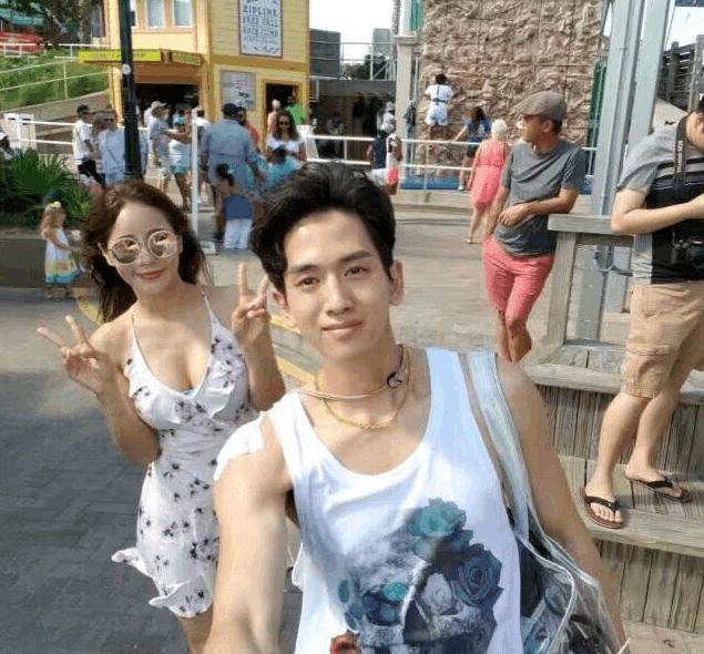 韩*歌国**手米娜与小18岁老公度蜜月，这对“母子恋”打破年龄差距