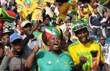 足球不只是一项运动英文,足球的确是一个有温度的运动