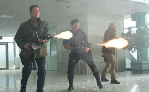 这群男人，组成了拯救者联盟