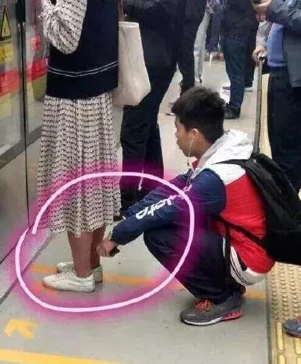 注意！这群人靠*拍偷**女生裙底月入过万！