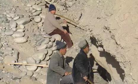 挖玉人挖到价值百万玉石,什么样玉石有收藏价值