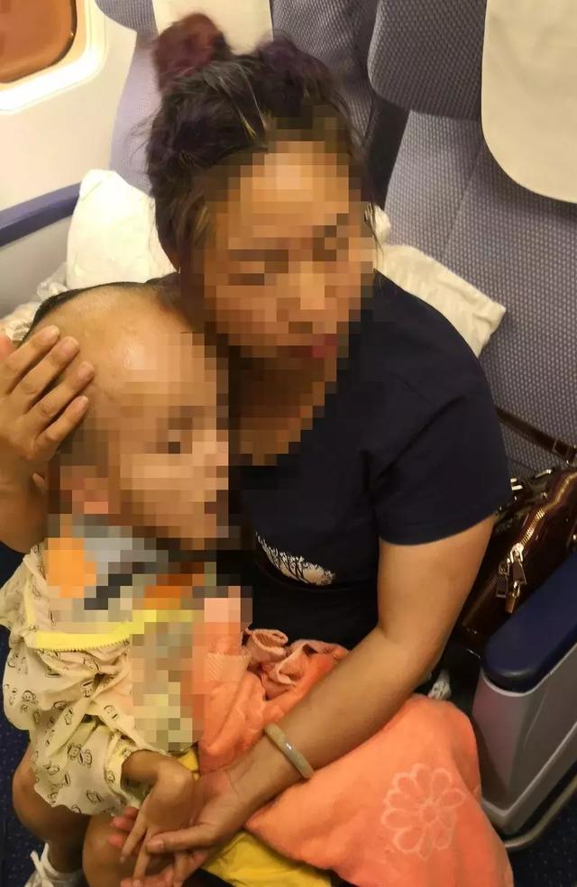 空姐日志:航班上偶遇为“大头儿子”传递爱