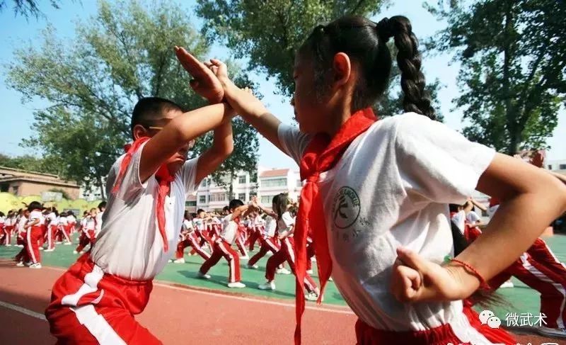 不让孩子动来动去,不让孩子随便动