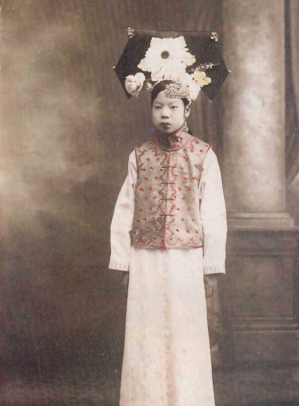 末代皇妃文绣与溥仪离婚后，溥仪在报上刊“圣旨”并提出一个条件