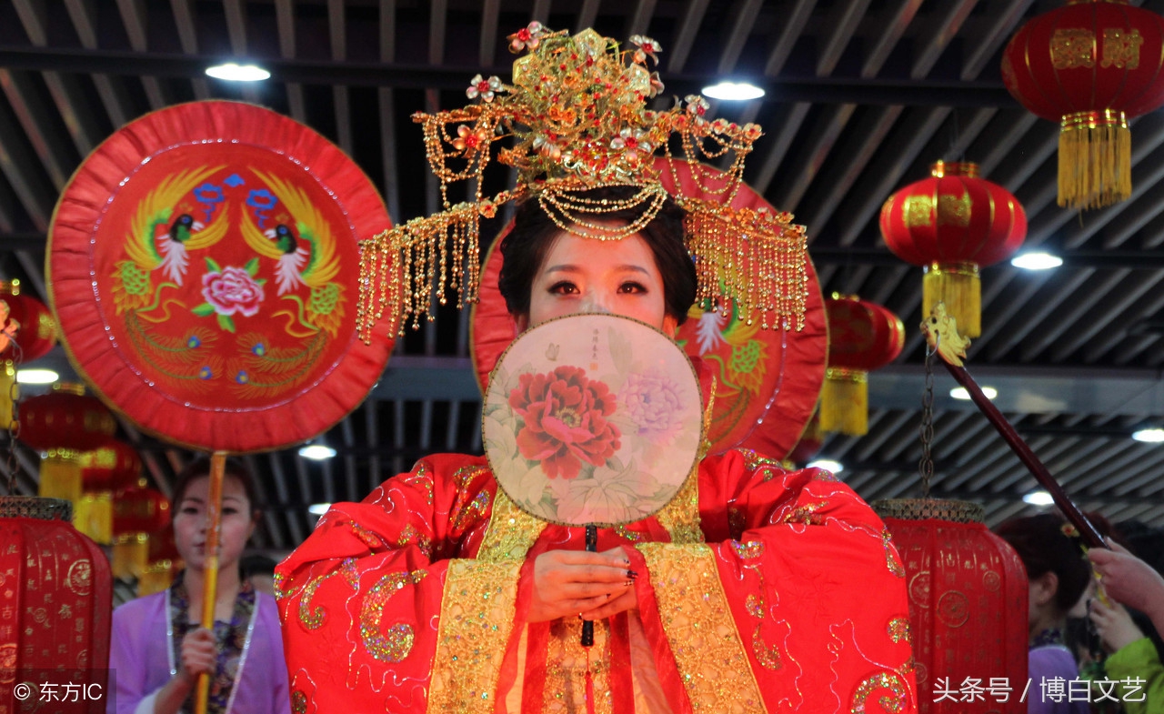 民间故事山中救蛇醒来娶漂亮媳妇,民间故事家蛇