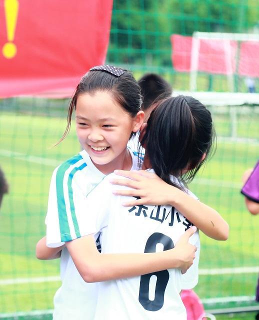 脚踏实地足球,智慧足球丰富足球文化