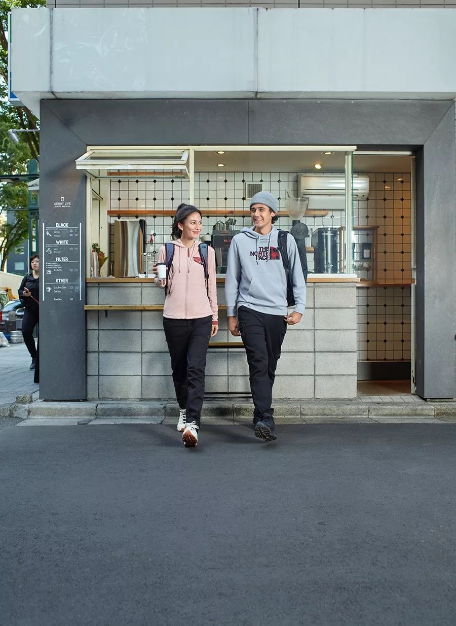 潮闻快食Champion推出金链设计!MMW曝光ALYX最新鞋款