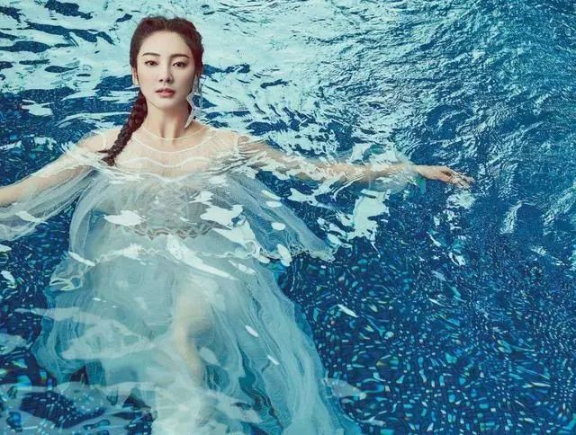 唐艺昕晒游玩美照新疆,特别甜美唐艺昕晒美照