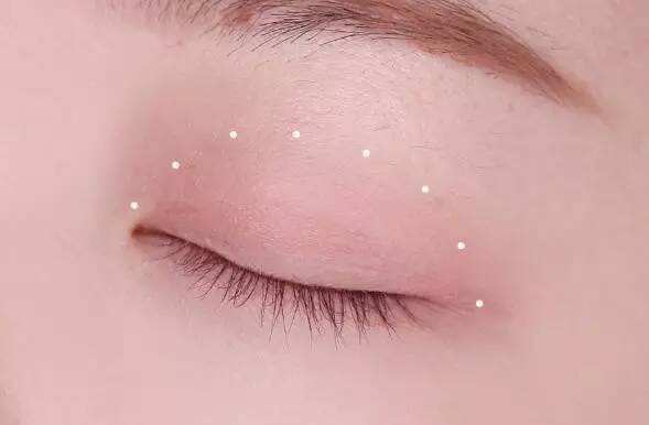 不要再素颜了学会这几款日常妆容,不要素颜朝天但也不浓妆艳抹