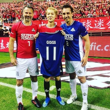 国足队长身形遭黑，连累鹿晗无辜躺枪，网友：鹿晗与英超失之交臂