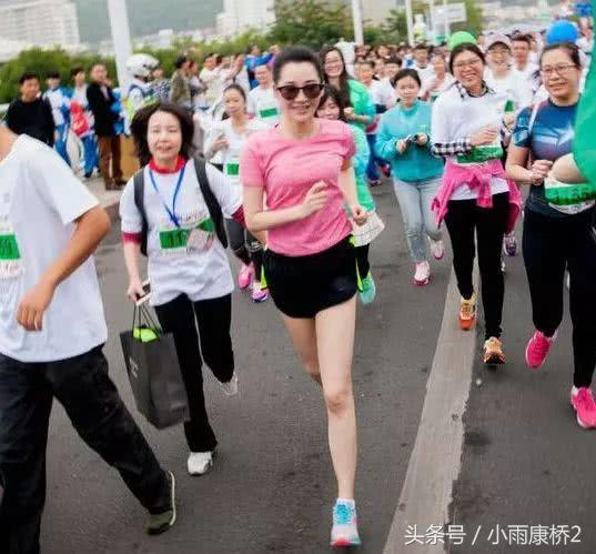 许晴50岁高清写真,48岁许晴美艳绝伦