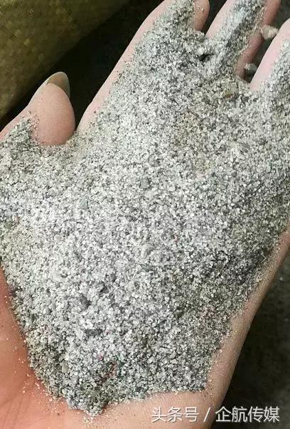 河砂太干净不好吗？坍落度150，振动棒一打就泌水！