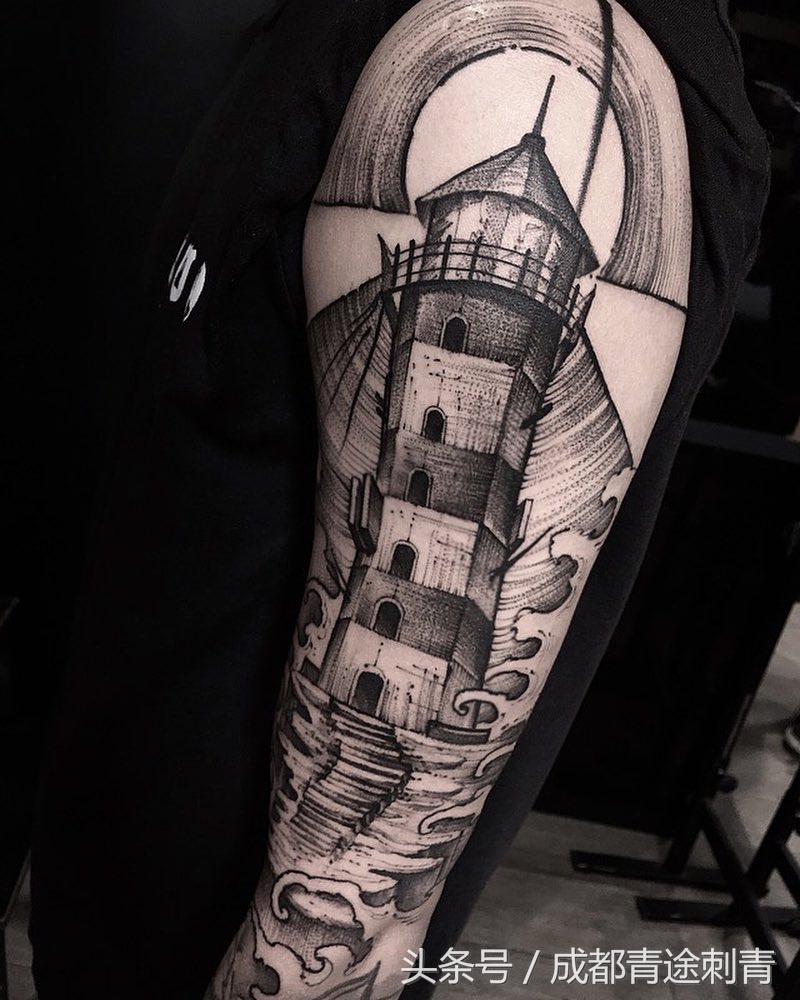 从球场到纹身店，一个差点被足球“耽误”的纹身师