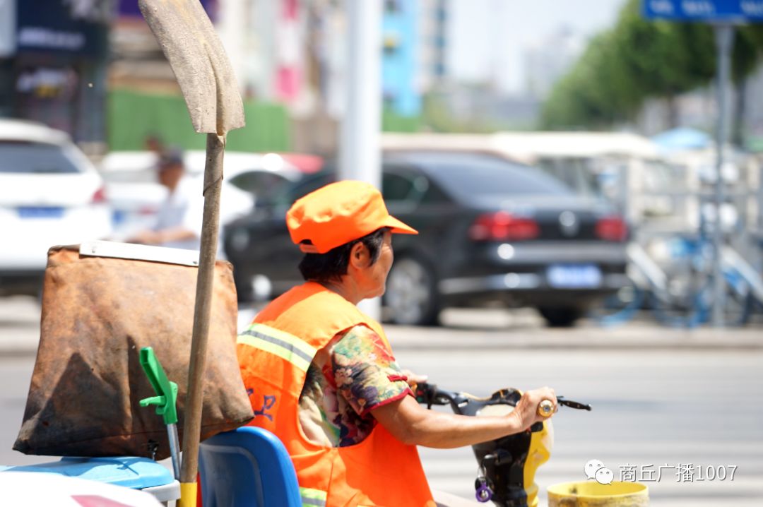 「炎夏商丘：致敬最美劳动者」烈日下、人海中、车流里……那一道金色的亮光！