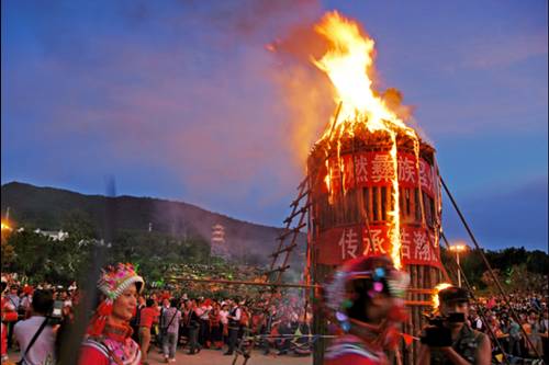 云南的火把节真热闹,云南最热闹的火把节
