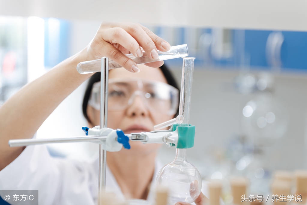 脸上毛孔大是有螨虫吗,螨虫脸上的毛孔挤出白色条状物