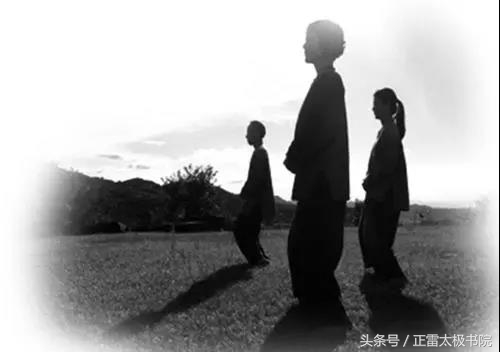 怎么练太极拳不伤腰,这样练太极很伤身