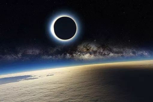 月全食是由于什么形成,多少年前出现过月全食