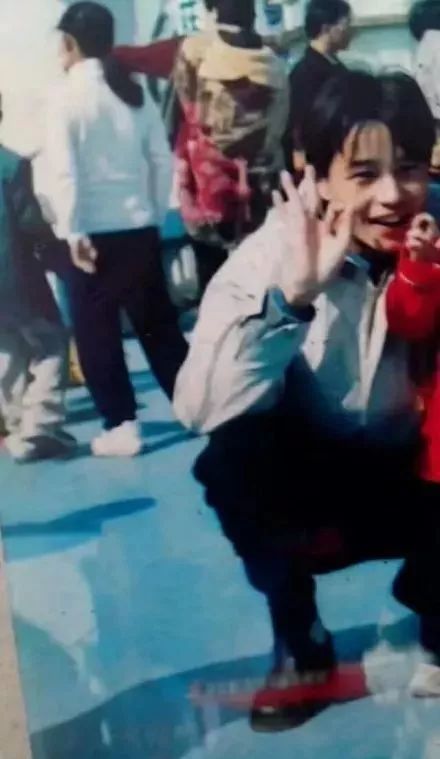 20年前的父母和现在父母的对比,20年前的爸妈照片