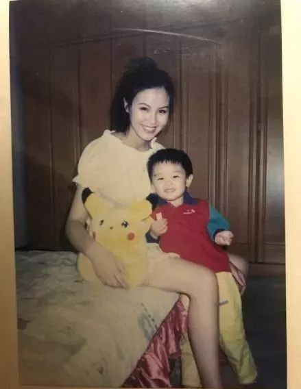 20年前的父母和现在父母的对比,20年前的爸妈照片